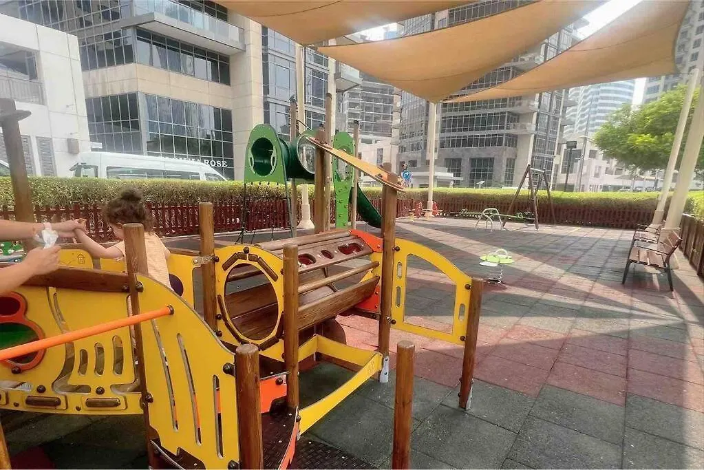 Chic Park Condo At Dubai Mall With Pool, Gym, Squash Courts, Games Room & Mini Theatre!