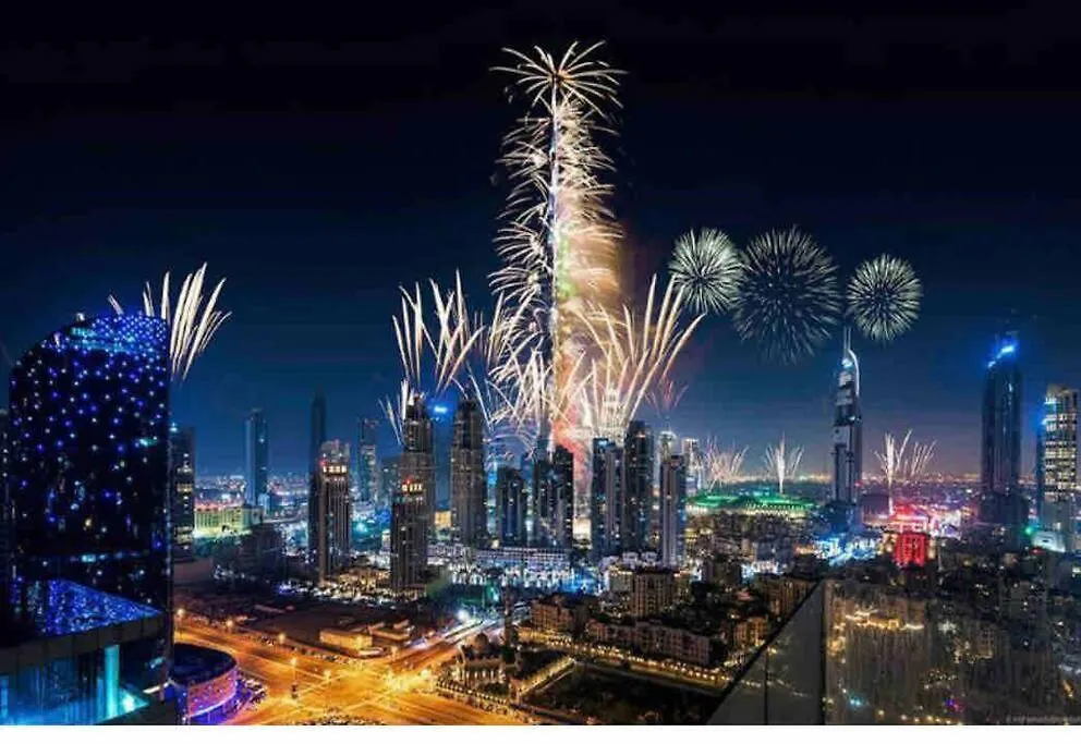 Chic Park Condo At Dubai Mall With Pool, Gym, Squash Courts, Games Room & Mini Theatre!