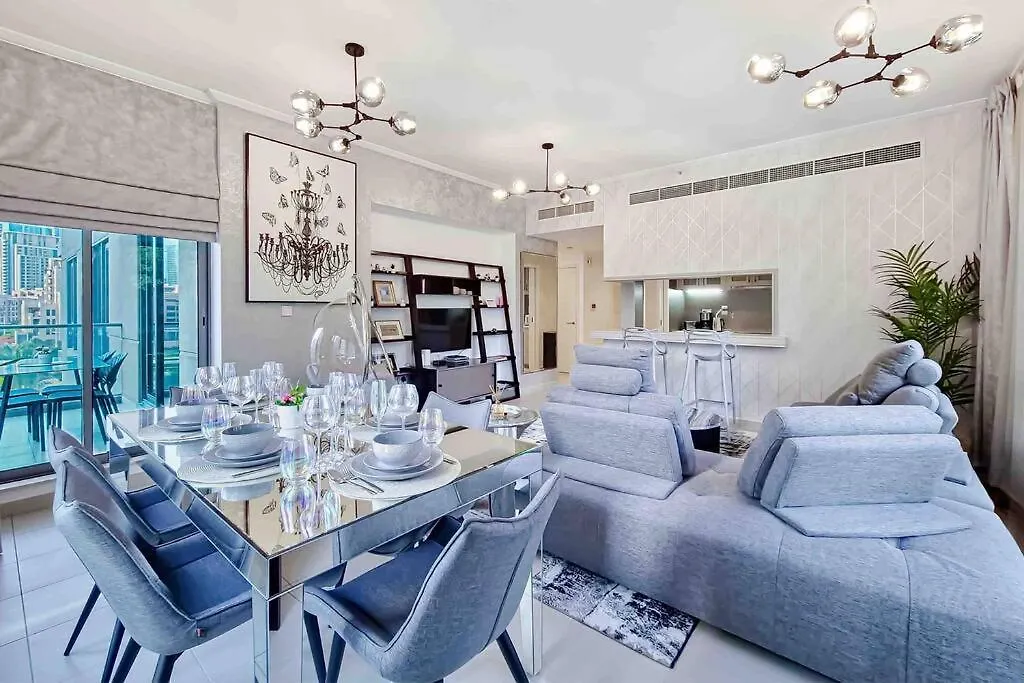 Chic Park Condo At Dubai Mall With Pool, Gym, Squash Courts, Games Room & Mini Theatre! Apartment