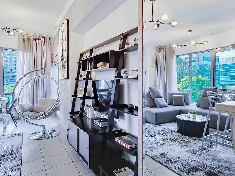 Apartment Chic Park Condo At Dubai Mall With Pool, Gym, Squash Courts, Games Room & Mini Theatre!
