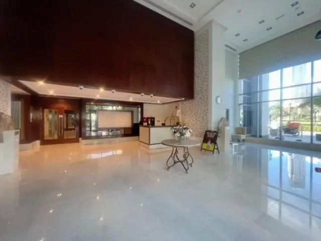 Chic Park Condo At Dubai Mall With Pool, Gym, Squash Courts, Games Room & Mini Theatre!
