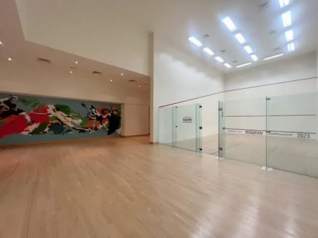 Apartment Chic Park Condo At Dubai Mall With Pool, Gym, Squash Courts, Games Room & Mini Theatre!