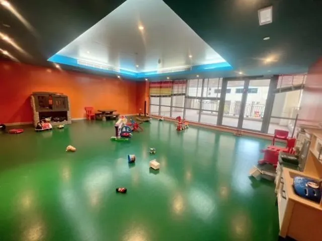 Chic Park Condo At Dubai Mall With Pool, Gym, Squash Courts, Games Room & Mini Theatre! 0*,