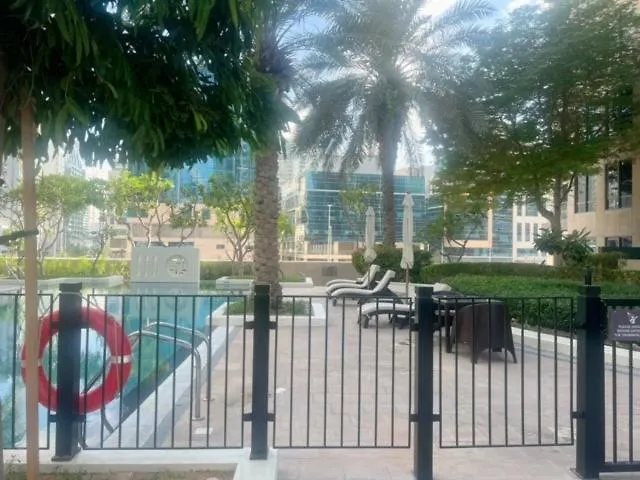 Chic Park Condo At Dubai Mall With Pool, Gym, Squash Courts, Games Room & Mini Theatre! Apartment