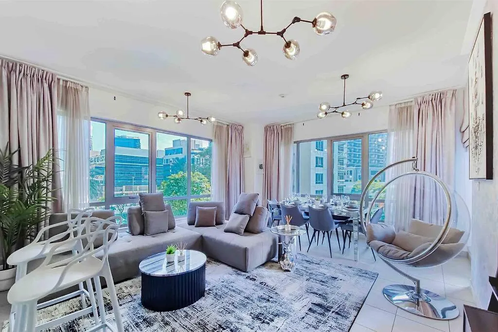 Chic Park Condo At Dubai Mall With Pool, Gym, Squash Courts, Games Room & Mini Theatre!
