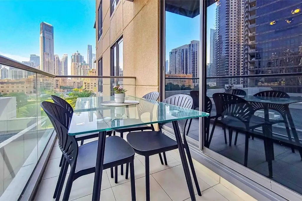 Chic Park Condo At Dubai Mall With Pool, Gym, Squash Courts, Games Room & Mini Theatre!
